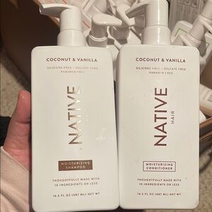 Native Moisturizing Shampoo and Conditioner Set